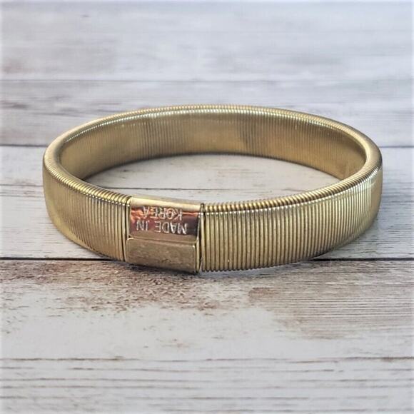 Vintage Stretch Bracelet GG Made in South Korea Gold Tone - Picture 6 of 6